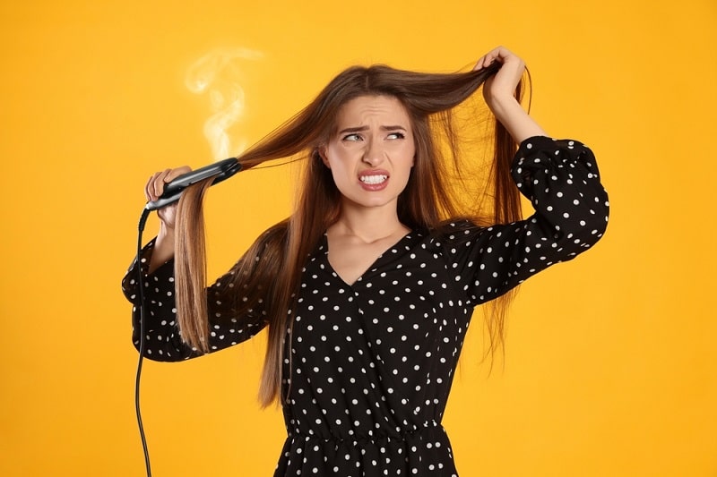 خشکی مو در اثر اتو کشیدن موها